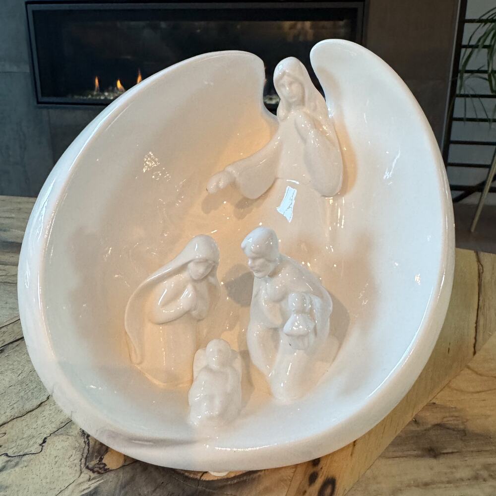 Coach House Gifts, White Ceramic Nativity Shelf Light, Manger in Angels Wings - Picture 3 of 16